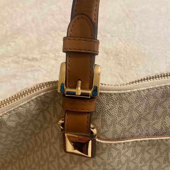 Michael Kors Shoulder/Crossbody 14”x13x6” - Picture 5 of 10